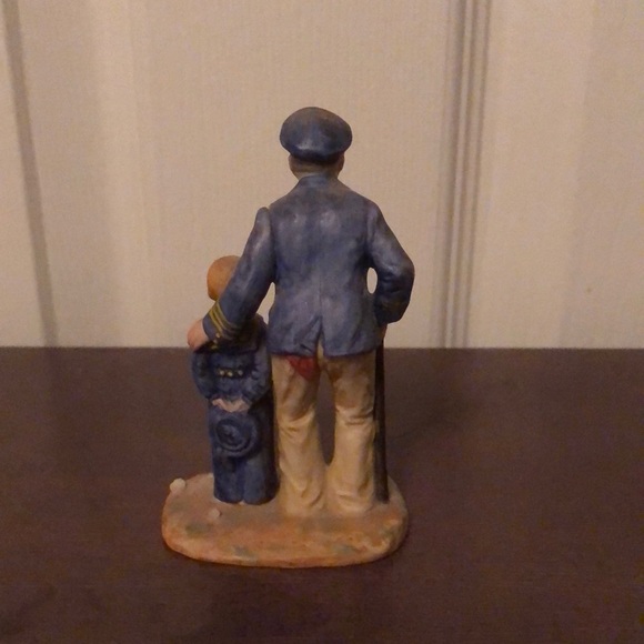 Norman Rockwell “Looking Out To Sea”- 1983 Figurine - Picture 4 of 6